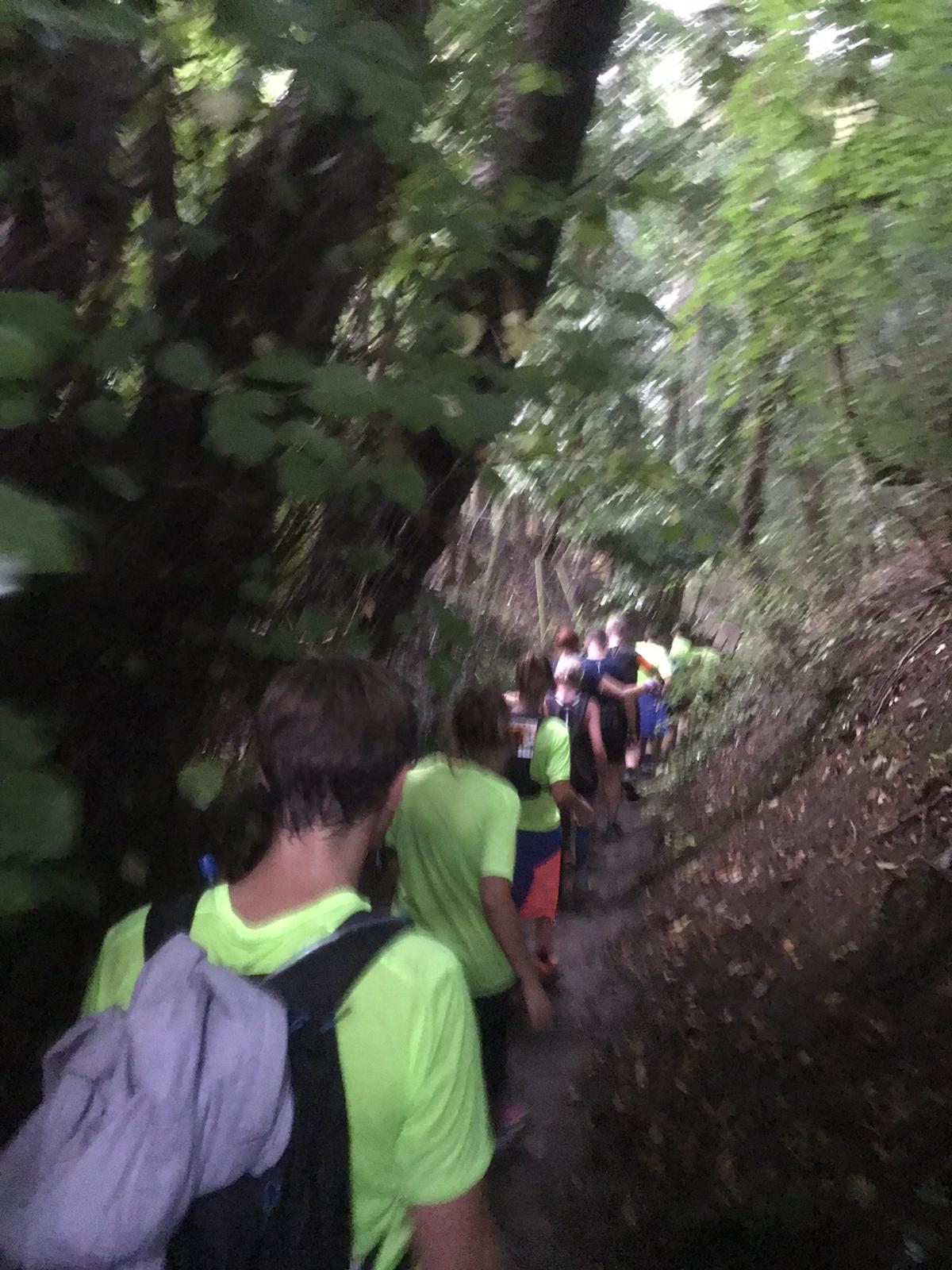 Un sentier de promenade bien étroit