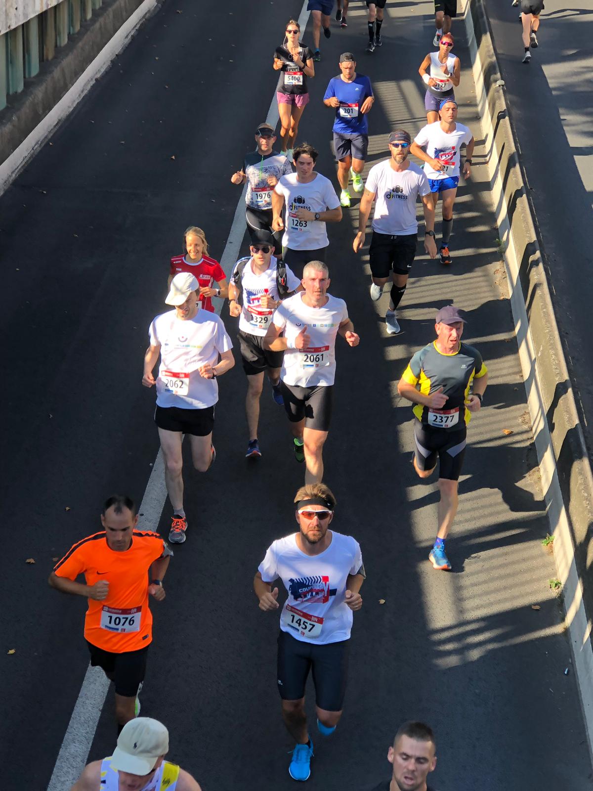 Pendant le semi-marathon sous les mini-tunnels