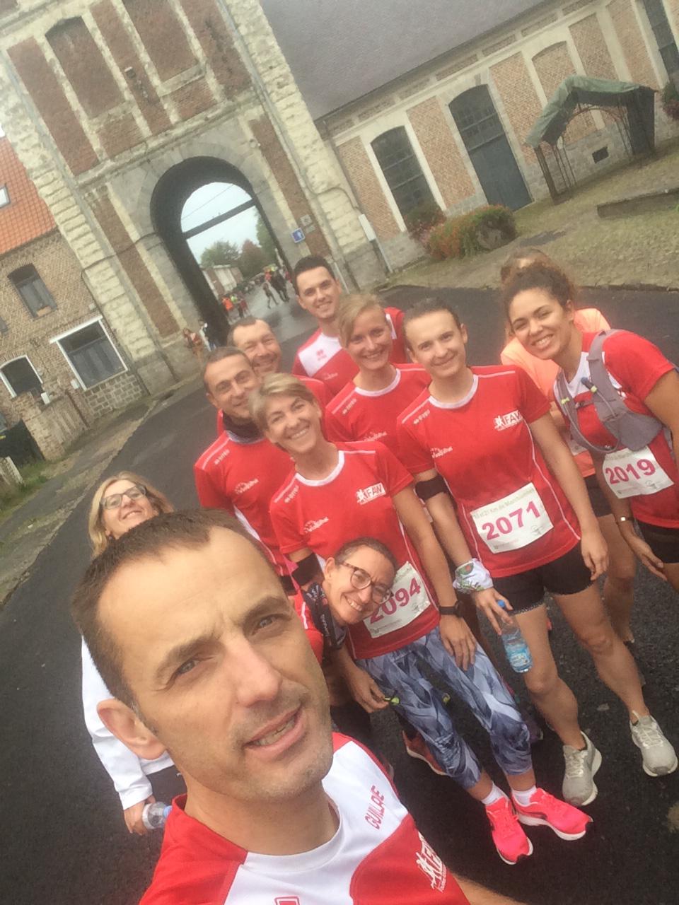Devant le porche de la Mairie de Marchiennes